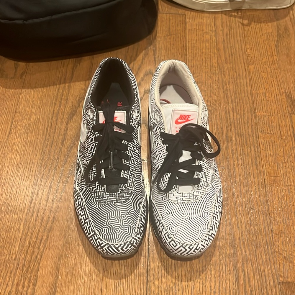 NIKE air sneakers size 8.5